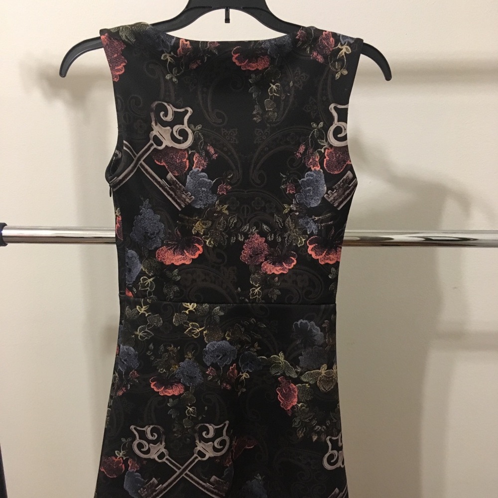 Dress - Picture 3 of 4